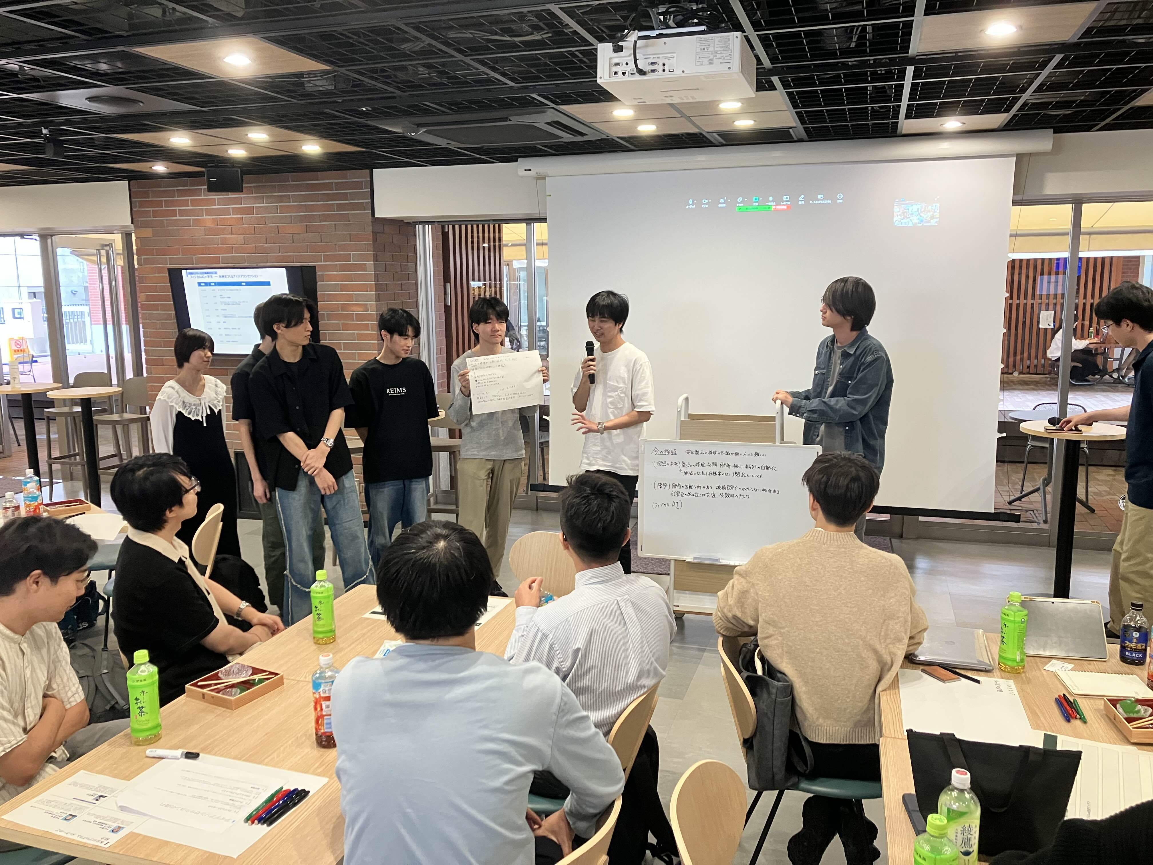 発表の様子・チーム「京大機械研究会」